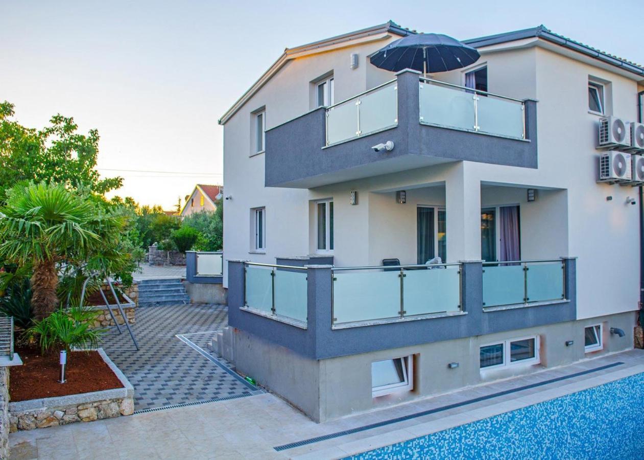 Villa Mmm Vantacici Exterior photo